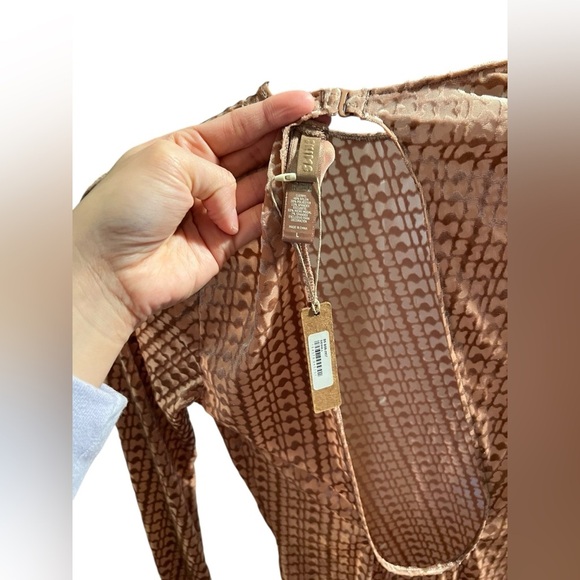 SKIMS Velvet Glove Bodysuit Sienna - Picture 4 of 4